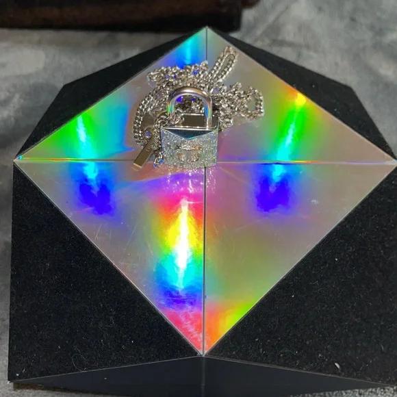 Preloved Christian Dior necklace great condition comes with box. - Picture 14 of 16